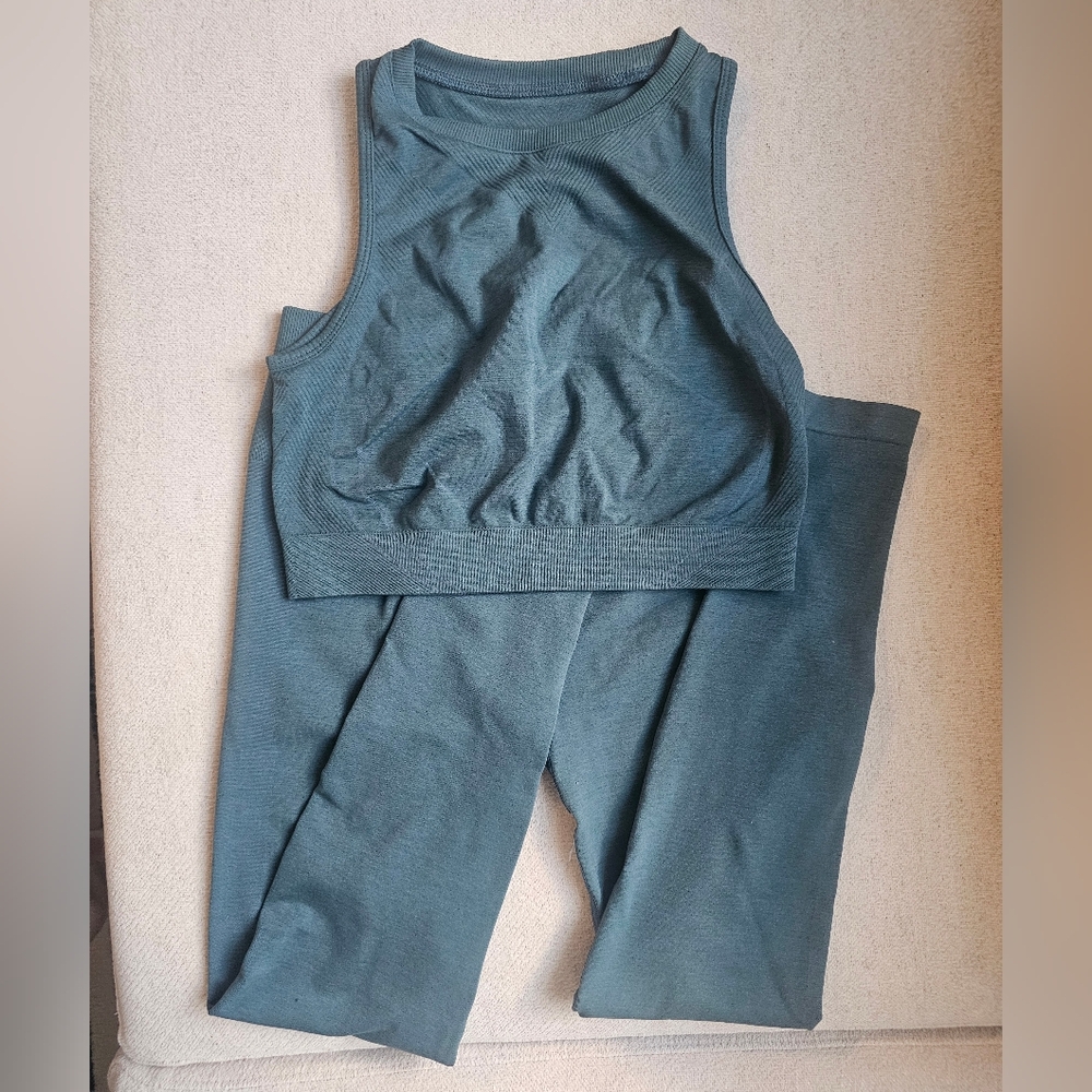 Alphalete Amplify Stratus SET Leggings And Tank